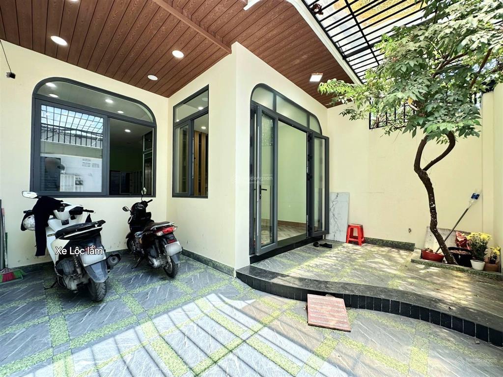 Vị trí đắc địa, nhà biệt thự ngay trần não, quận 2, xây 3tầng, 87m2 (5x15,4m) đường 8m