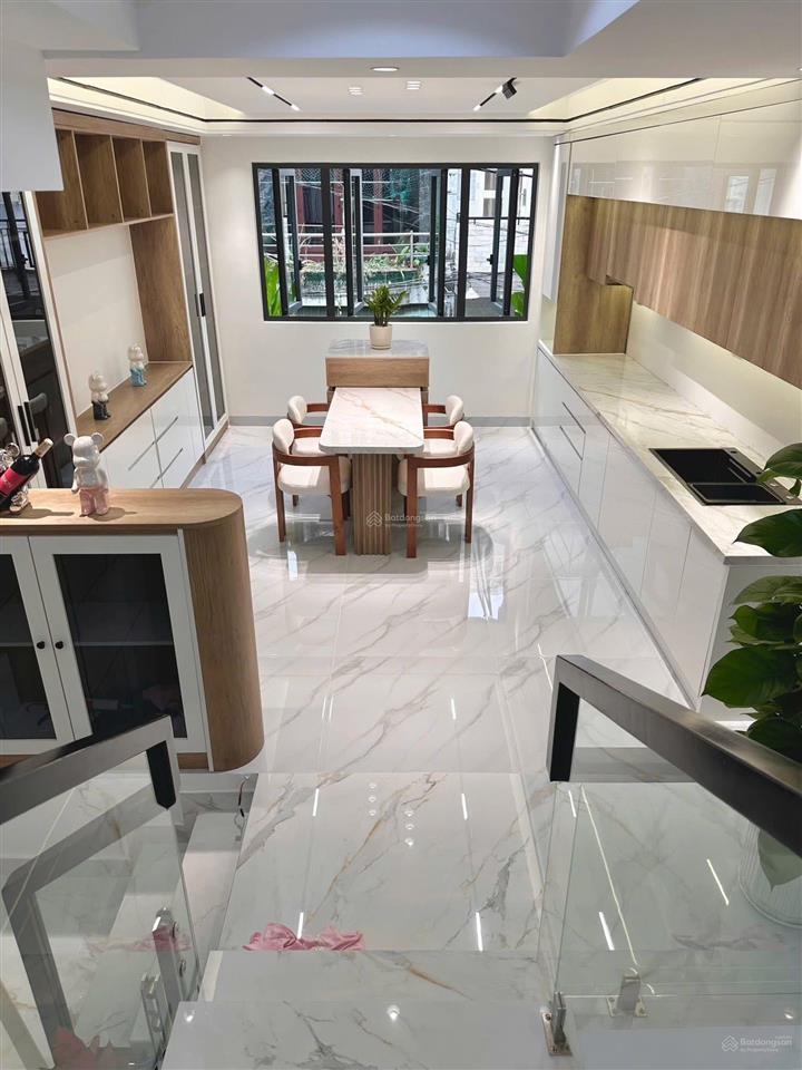 Trung tâm sài gòn, nhà ngay ký con, nguyễn thái bình, quận 1. dt 67,5m2 (4 tầng  5pn, 5wc) sổ sẵn