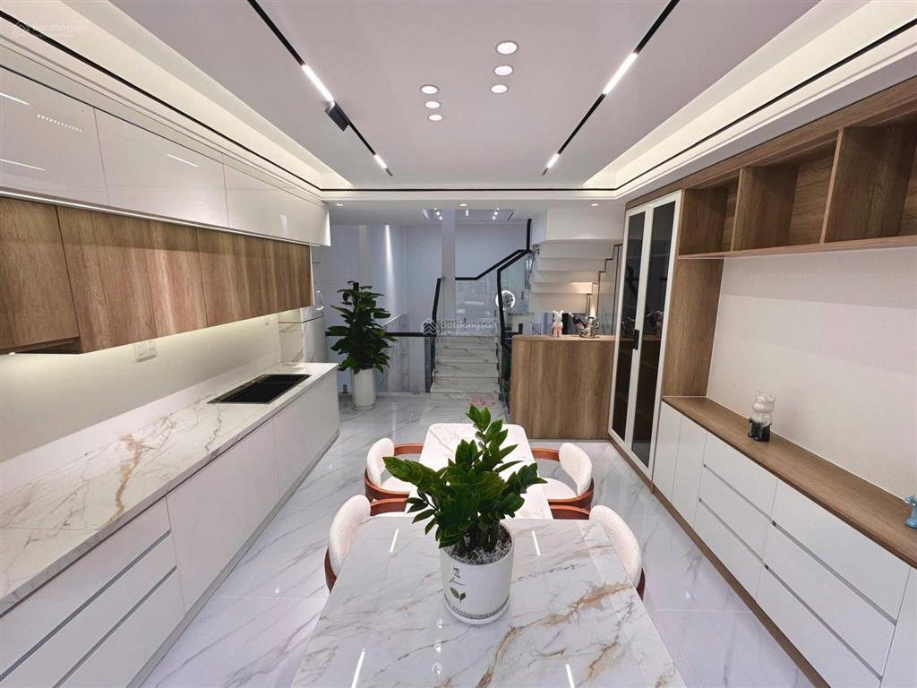 Trung tâm sài gòn, nhà ngay ký con, nguyễn thái bình, quận 1. dt 67,5m2 (4 tầng  5pn, 5wc) sổ sẵn