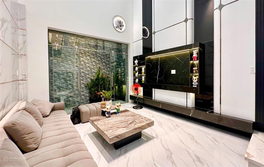 Trung tâm sài gòn, nhà ngay ký con, nguyễn thái bình, quận 1. dt 67,5m2 (4 tầng  5pn, 5wc) sổ sẵn