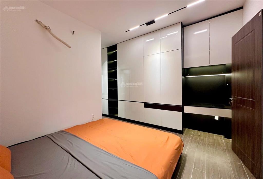 Trung tâm sài gòn, nhà ngay ký con, nguyễn thái bình, quận 1. dt 67,5m2 (4 tầng  5pn, 5wc) sổ sẵn