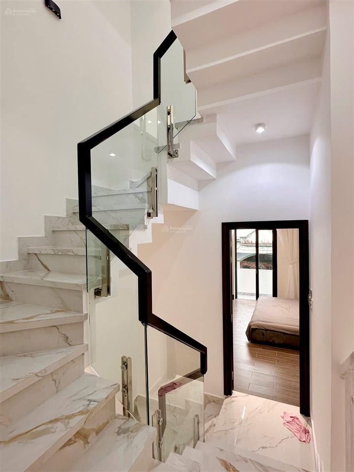 Trung tâm sài gòn, nhà ngay ký con, nguyễn thái bình, quận 1. dt 67,5m2 (4 tầng  5pn, 5wc) sổ sẵn