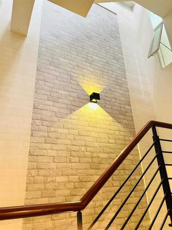 Bán nhà 3 tầng (4pn, 4wc) giá 3.8 tỷ tại nguyễn thái sơn, p5, gò vấp. dt 74m2, hẻm 5m, gần vincom
