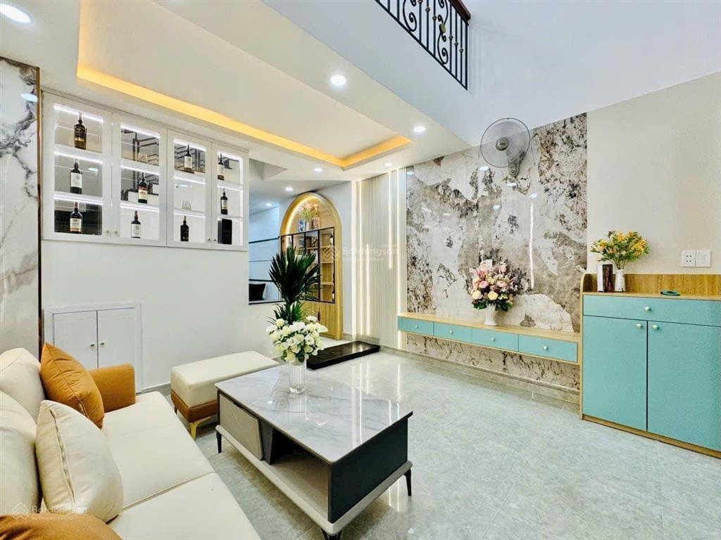 Bán nhà 4 tầng, giá 7 tỷ ngay nguyễn hữu cảnh, p22, bình thạnh. đối diện khu vinhome landmark81