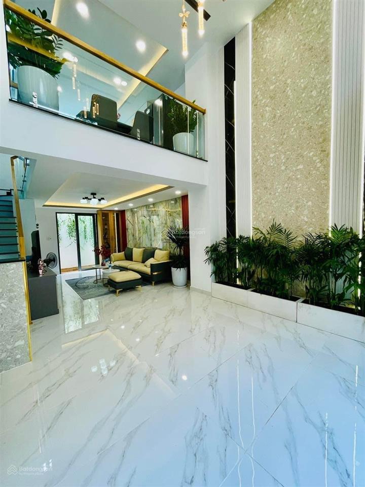 Bán 6.5 tỷ ,nhà 4 tầng ngay lê văn sỹ, p12, quận 3 (có 5pn ,5wc) sổ chính chủ, hẻm ô tô. dọn ở liền