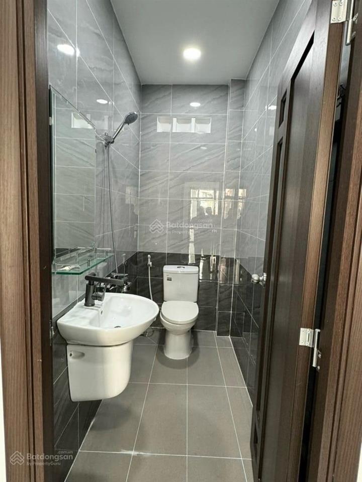 Cần bán nhà 2tầng, giá 8tỷ ngay hẻm 5m nguyễn thái bình, p12, tân bình. gần vincom cộng hoà