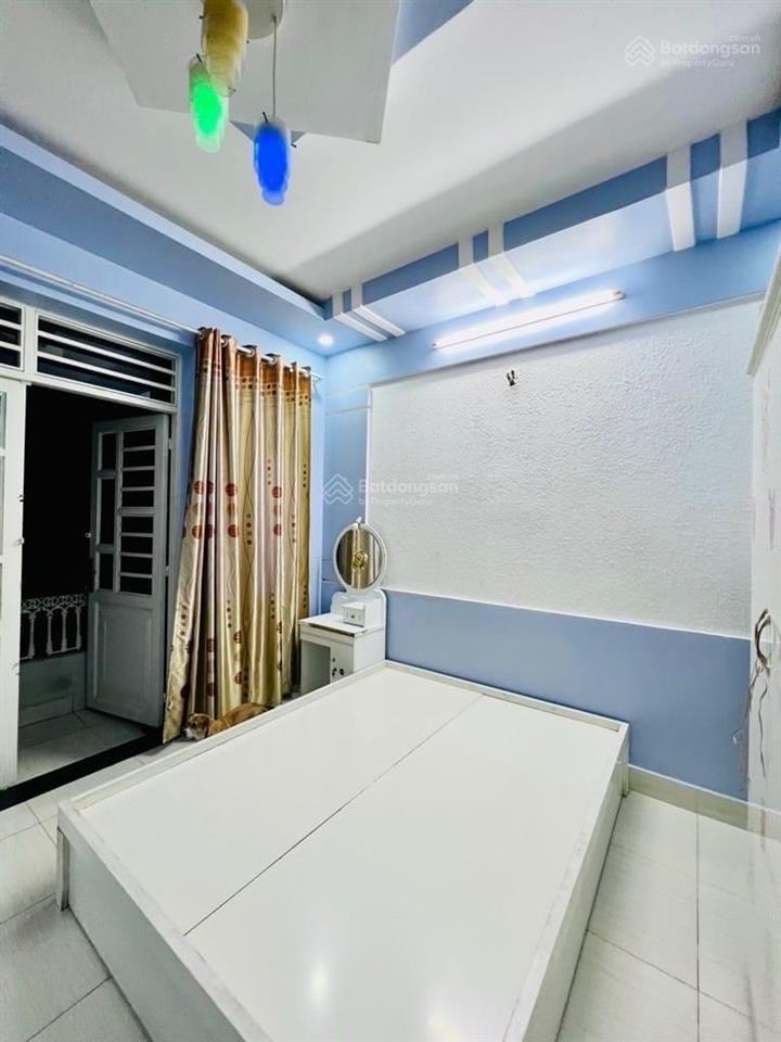 Nhà 3 tầng, 70m2 (4,5 x 15,5m) giá tỷ ngay đ. trần quang diệu, p14, quận 3. sổ công chứng ngay