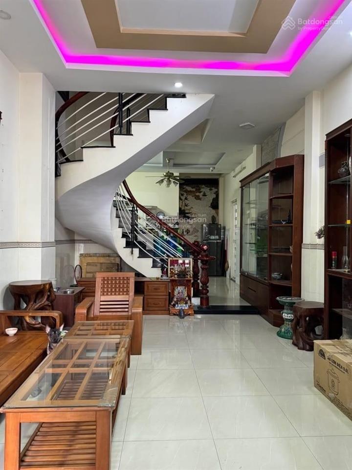 Nhà 3 tầng, 70m2 (4,5 x 15,5m) giá tỷ ngay đ. trần quang diệu, p14, quận 3. sổ công chứng ngay