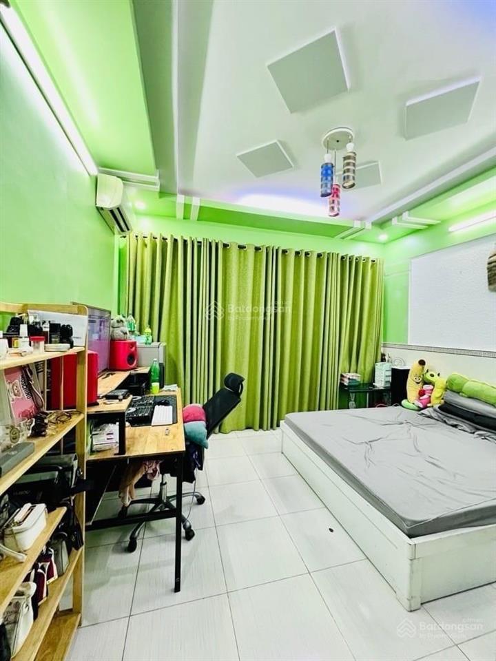 Nhà 3 tầng, 70m2 (4,5 x 15,5m) giá tỷ ngay đ. trần quang diệu, p14, quận 3. sổ công chứng ngay