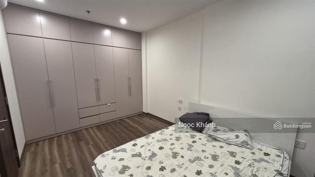 1n tòa zr3 43,3m, full đồ, phòng ngủ có ban công siêu thoáng