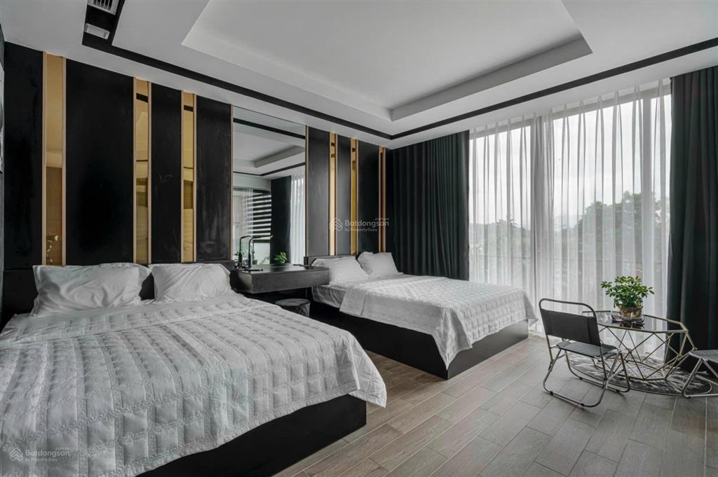 Bán gấp căn villa phố đêm flamingo đại lải 147m2  xây 4tầng  5ngủ. full nội thất  giá nhỉnh 12tỷ