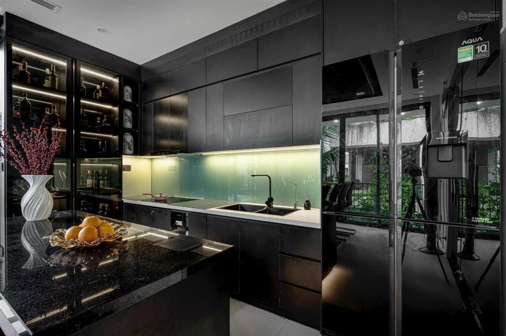 Bán gấp căn villa phố đêm flamingo đại lải 147m2  xây 4tầng  5ngủ. full nội thất  giá nhỉnh 12tỷ