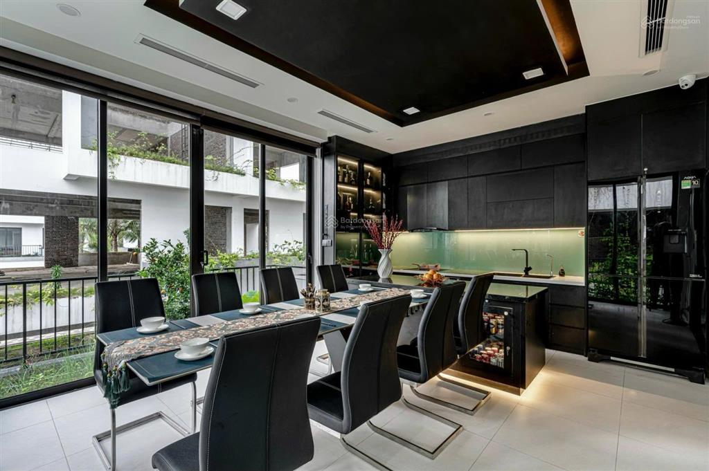 Bán gấp căn villa phố đêm flamingo đại lải 147m2  xây 4tầng  5ngủ. full nội thất  giá nhỉnh 12tỷ