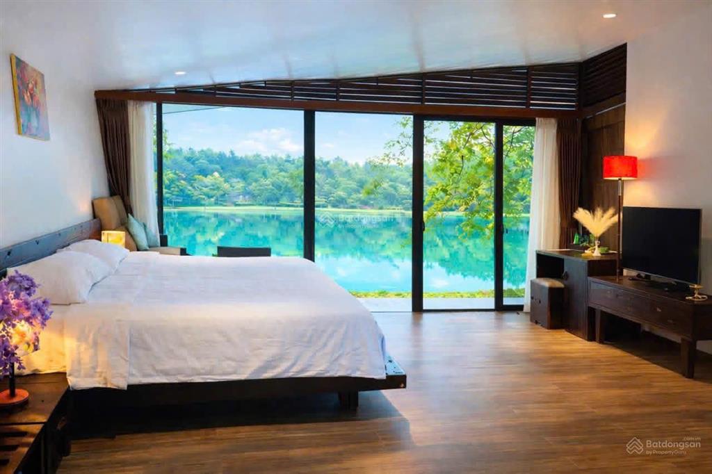 Chính chủ bán villa mặt hồ flamingo đại lải 140m1 ngủ full nội thất, gần bể bơi, giá 4,2 tỷ full