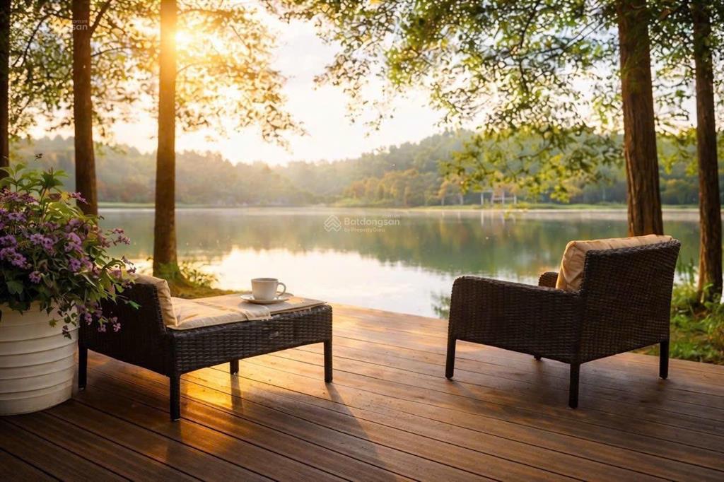 Chính chủ bán villa mặt hồ flamingo đại lải 140m1 ngủ full nội thất, gần bể bơi, giá 4,2 tỷ full