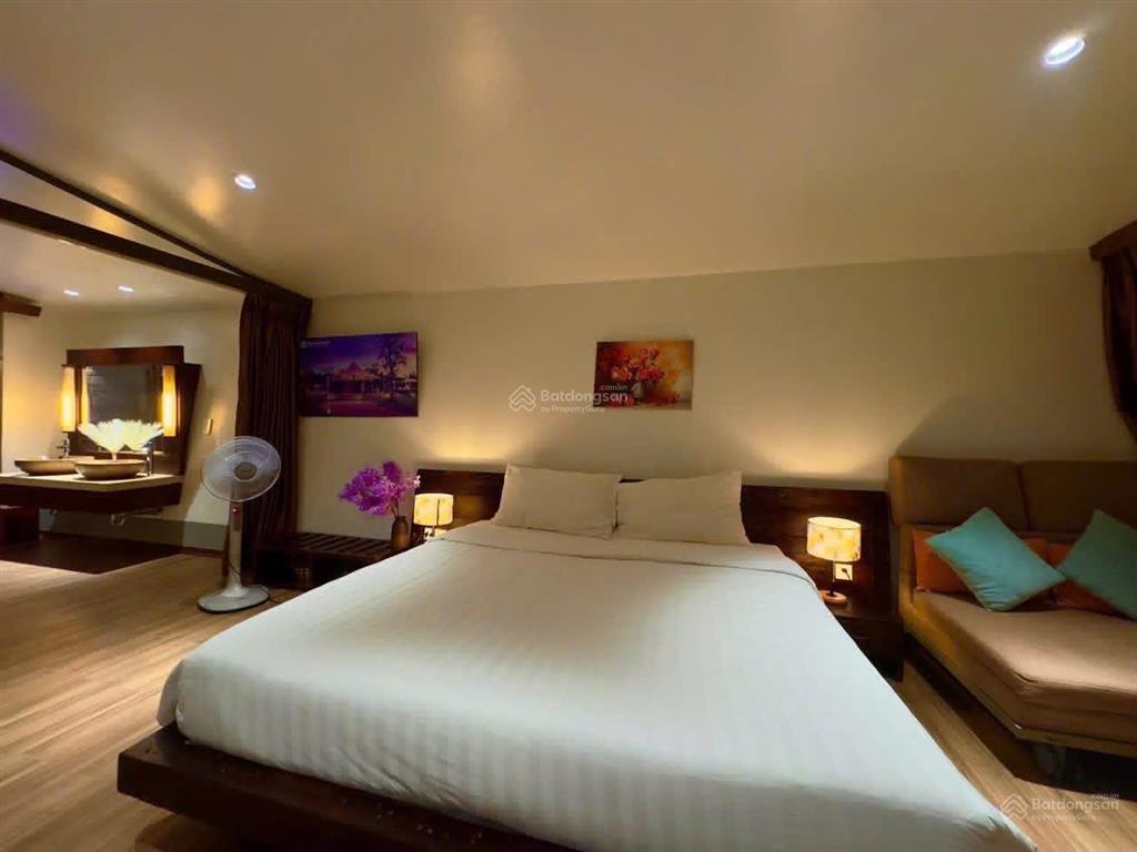 Chính chủ bán villa mặt hồ flamingo đại lải 140m1 ngủ full nội thất, gần bể bơi, giá 4,2 tỷ full