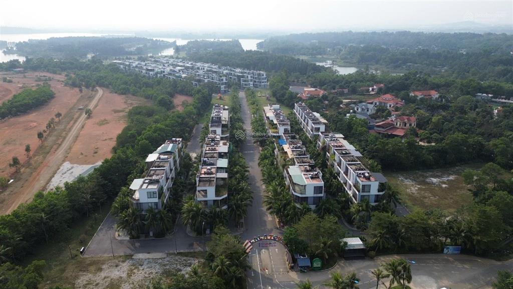 Chính chủ bán căn thô 96m dãy shophouse tại flamingo đại lải giá 5 6tỷ | vị trí kinh doanh đắc địa