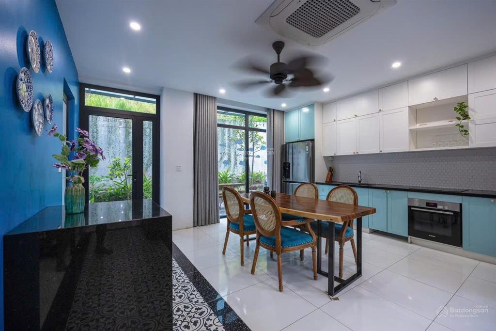 Bán gấp biệt thự venus resort 180m  3 phòng ngủ. full nội thất. giá 7,3 tỷ