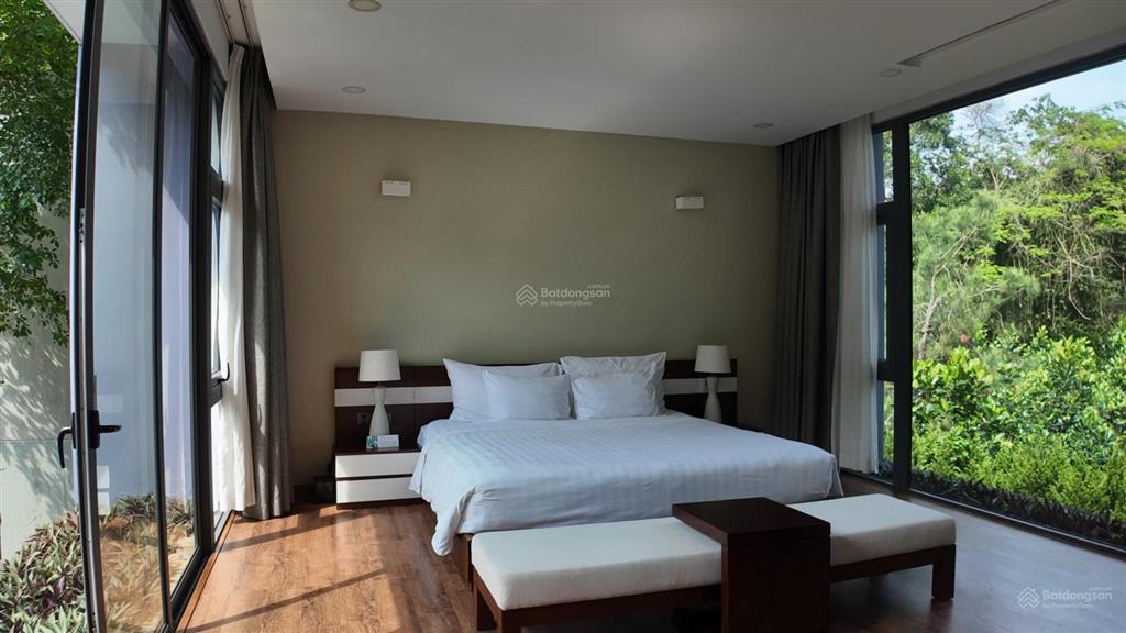 Bán biệt thự flamingo đại lải 242m22ngủ.full nội thất sân vườn rộngsổ lâu dài.giá 13,5tỷ