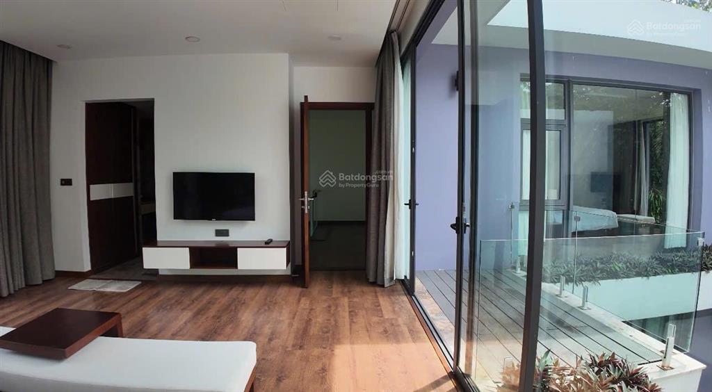 Bán biệt thự flamingo đại lải 242m22ngủ.full nội thất sân vườn rộngsổ lâu dài.giá 13,5tỷ