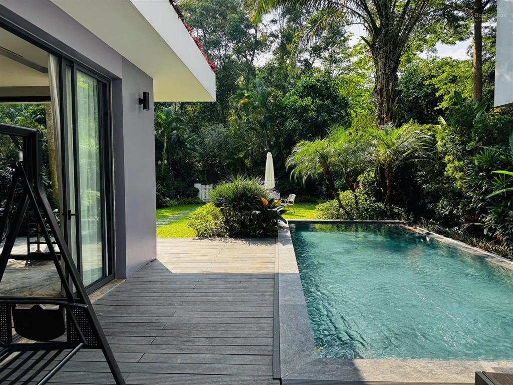 Bán biệt thự flamingo đại lải 242m22ngủ.full nội thất sân vườn rộngsổ lâu dài.giá 13,5tỷ