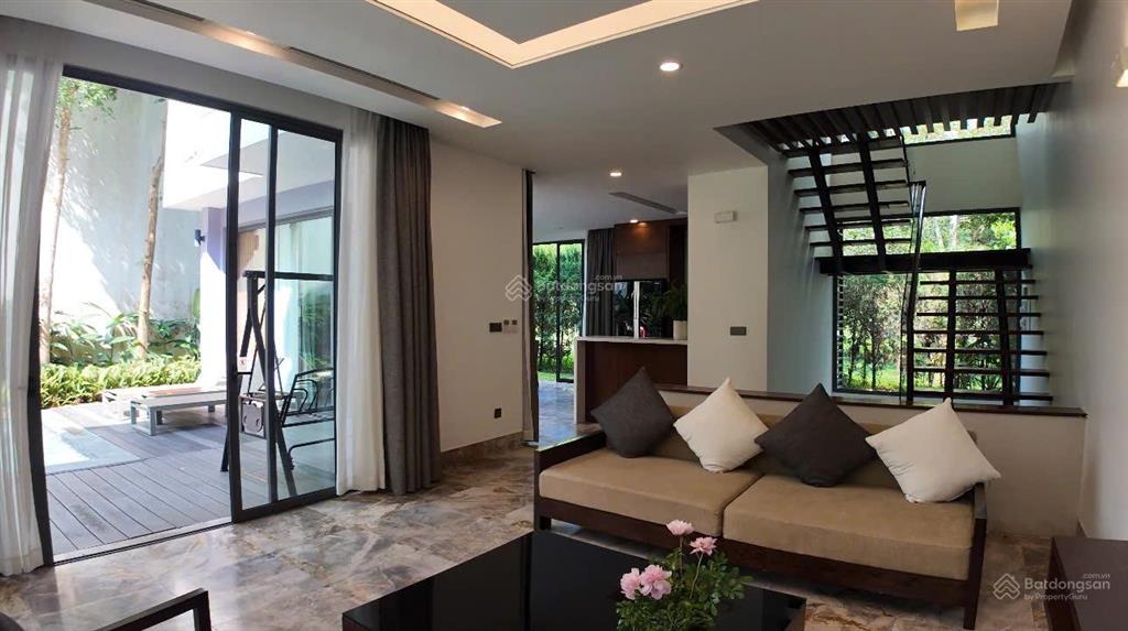 Bán biệt thự flamingo đại lải 242m22ngủ.full nội thất sân vườn rộngsổ lâu dài.giá 13,5tỷ