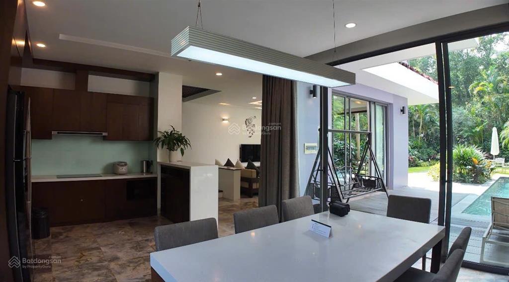 Bán biệt thự flamingo đại lải 242m22ngủ.full nội thất sân vườn rộngsổ lâu dài.giá 13,5tỷ