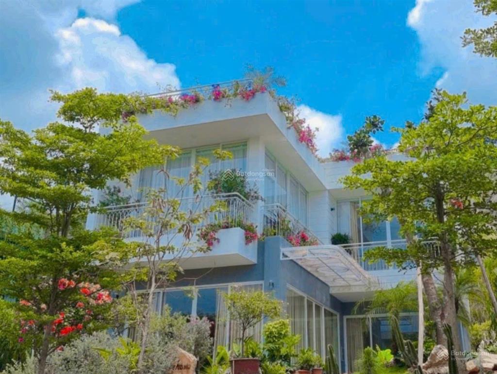 Bán gấp villa 250m23ngủ bể bơi riêng. full nội thất.sổ lâu dài tại venus resort.giá bán nhanh 11tỷ