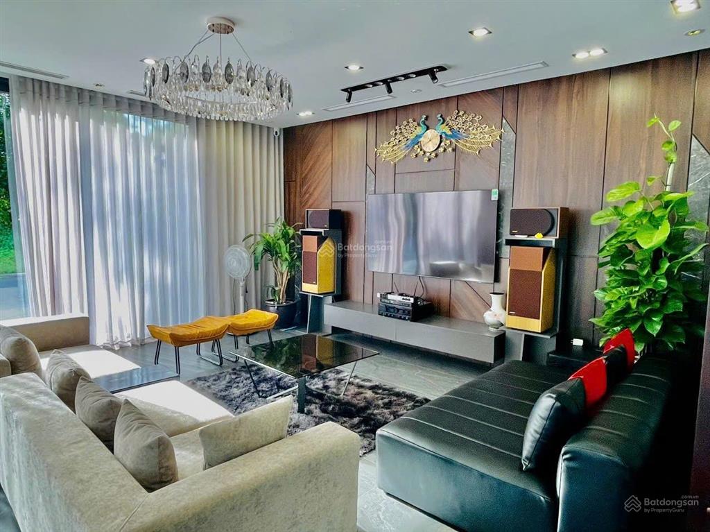 Bán gấp villa 147m25ngủ,full nội thấtbể bơi riêng. sổ lâu dài tại flamingo đại lải.giá nhỉnh 12tỷ