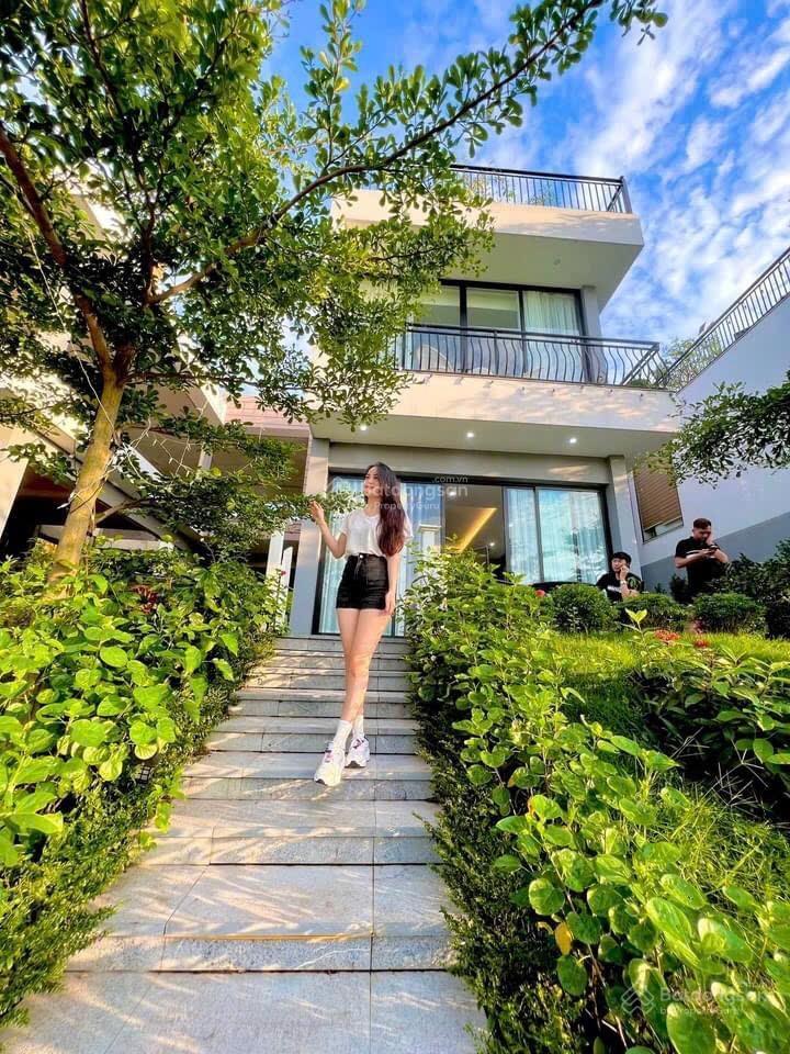 Bán gấp villa 10 tỷ, diện tích 180m2, có bể bơi riêng tại venus resort, sổ lâu dài, full nội thất
