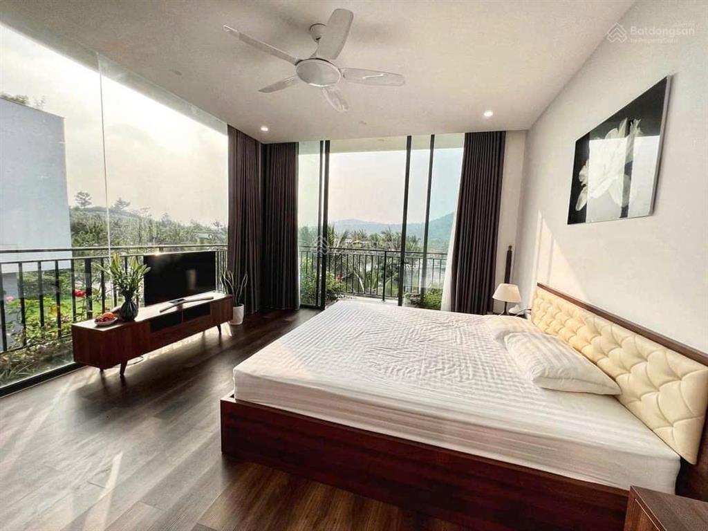 Bán gấp villa 250m23ngủ bể bơi riêng. full nội thất.sổ lâu dài tại venus resort.giá bán nhanh 11tỷ