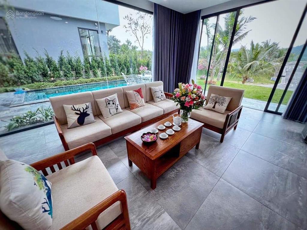 Bán gấp villa 250m23ngủ bể bơi riêng. full nội thất.sổ lâu dài tại venus resort.giá bán nhanh 11tỷ