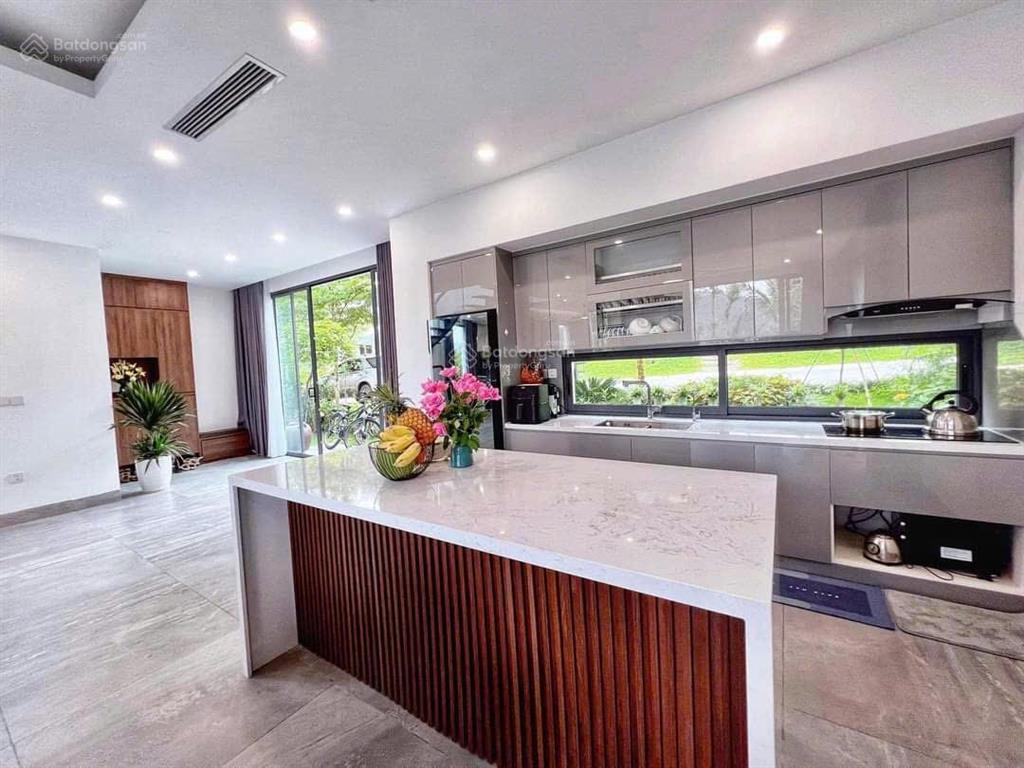 Bán gấp villa 250m23ngủ bể bơi riêng. full nội thất.sổ lâu dài tại venus resort.giá bán nhanh 11tỷ