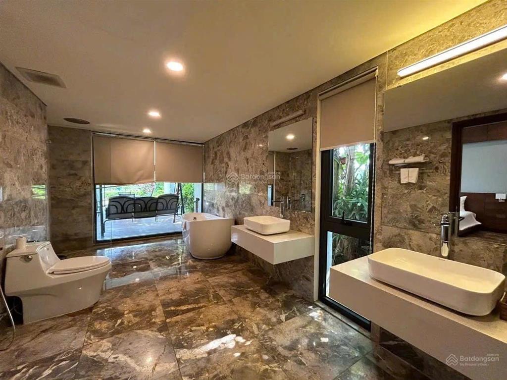 Bán biệt thự mặt hồ 400m flamingo đại lải 4pn, bể bơi riêng, sổ lâu dài giá 23 tỷ