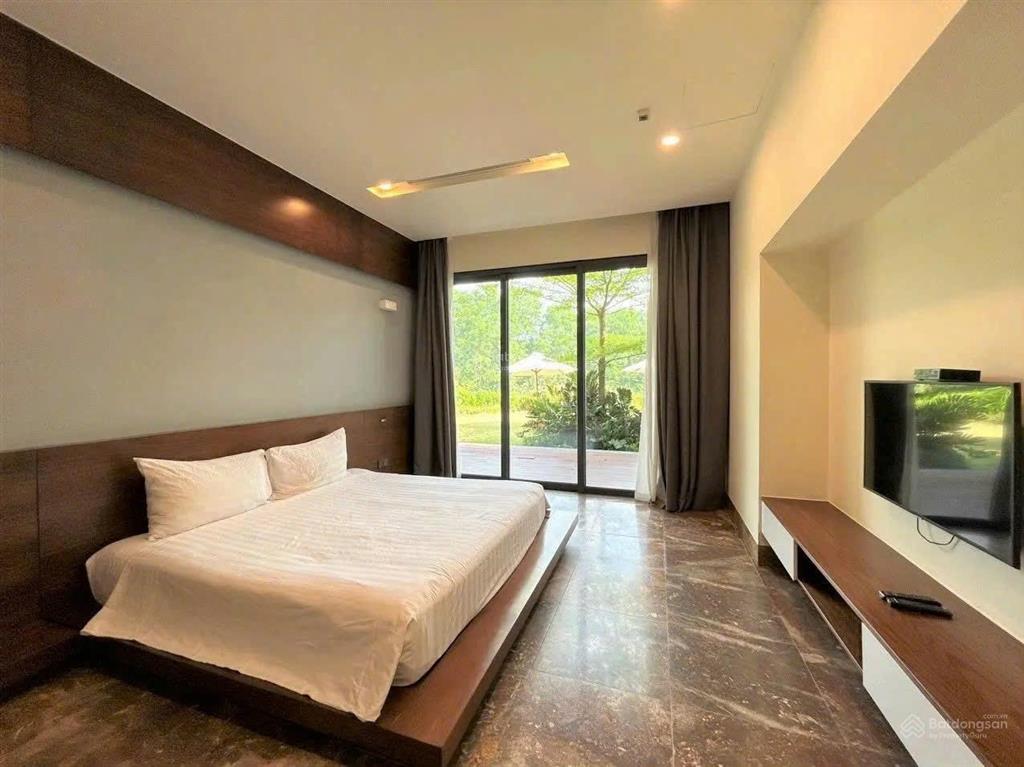 Bán biệt thự mặt hồ 400m flamingo đại lải 4pn, bể bơi riêng, sổ lâu dài giá 23 tỷ