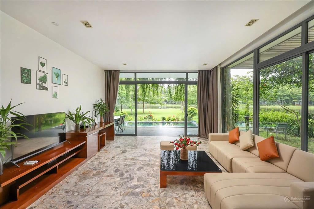 Biệt thự mặt hồ bách thanh 323m | 3pn, bể bơi riêng, 1 tầngfull đồ sổ tmdv 50 năm, giá chỉ 9 tỷ