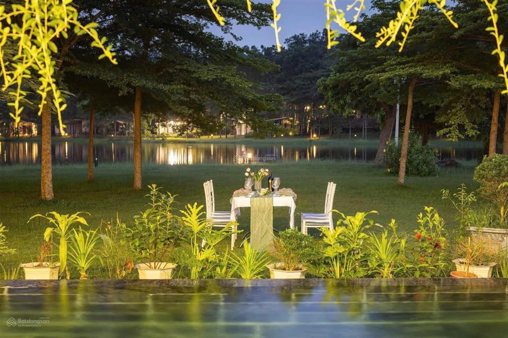 Biệt thự mặt hồ bách thanh 323m | 3pn, bể bơi riêng, 1 tầngfull đồ sổ tmdv 50 năm, giá chỉ 9 tỷ