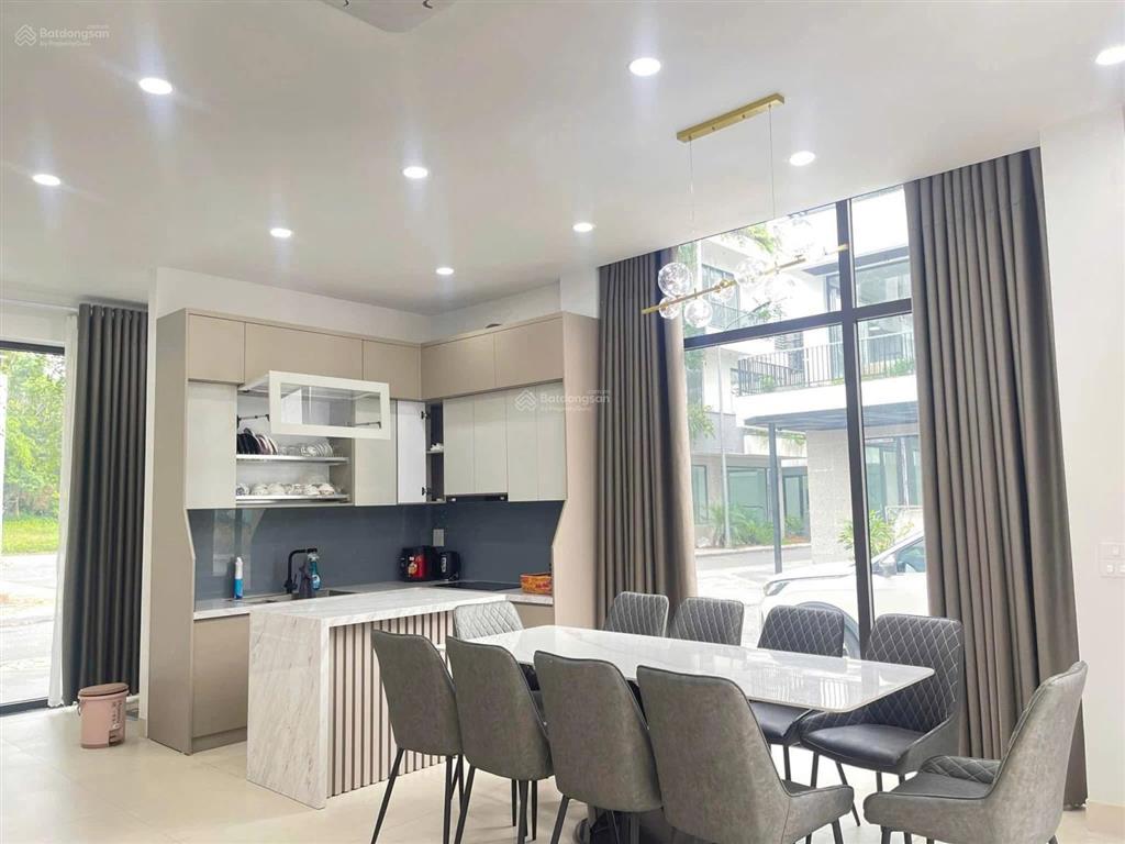 Bán shophouse flamingo đại lải 92m căn góc 3 mặt thoáng, 4 tầng, 5pnfull đồ. sổ lâu dài 8,2 tỷ