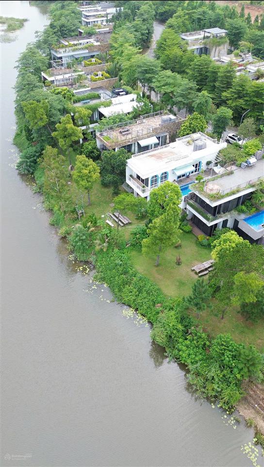 Bán biệt thự mặt hồ venus resort 250m3ngủ. bể bơi riêngfull nội thất. sổ lâu dài. bán nhanh 13 tỷ