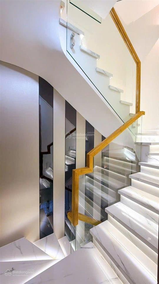 Bán nhà btct 5 tầng, vị trí đẹp, q4 giá 6,15 tỷ