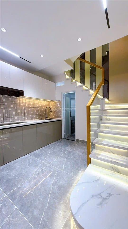 Bán nhà btct 5 tầng, vị trí đẹp, q4 giá 6,15 tỷ