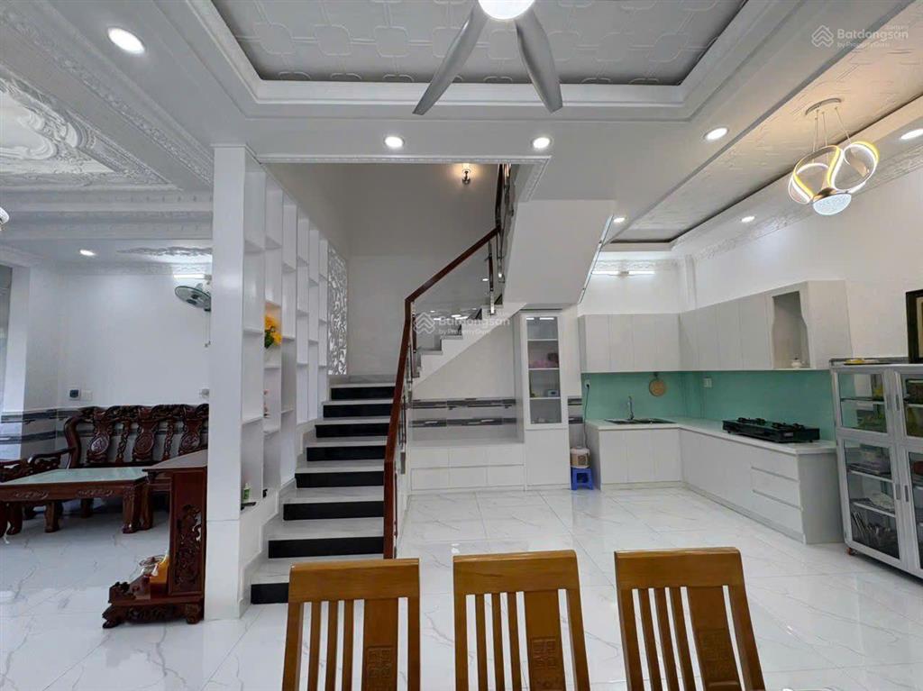 Bán nhà gara ô tô, phước kiểng nhà bè giá 10 tỷ