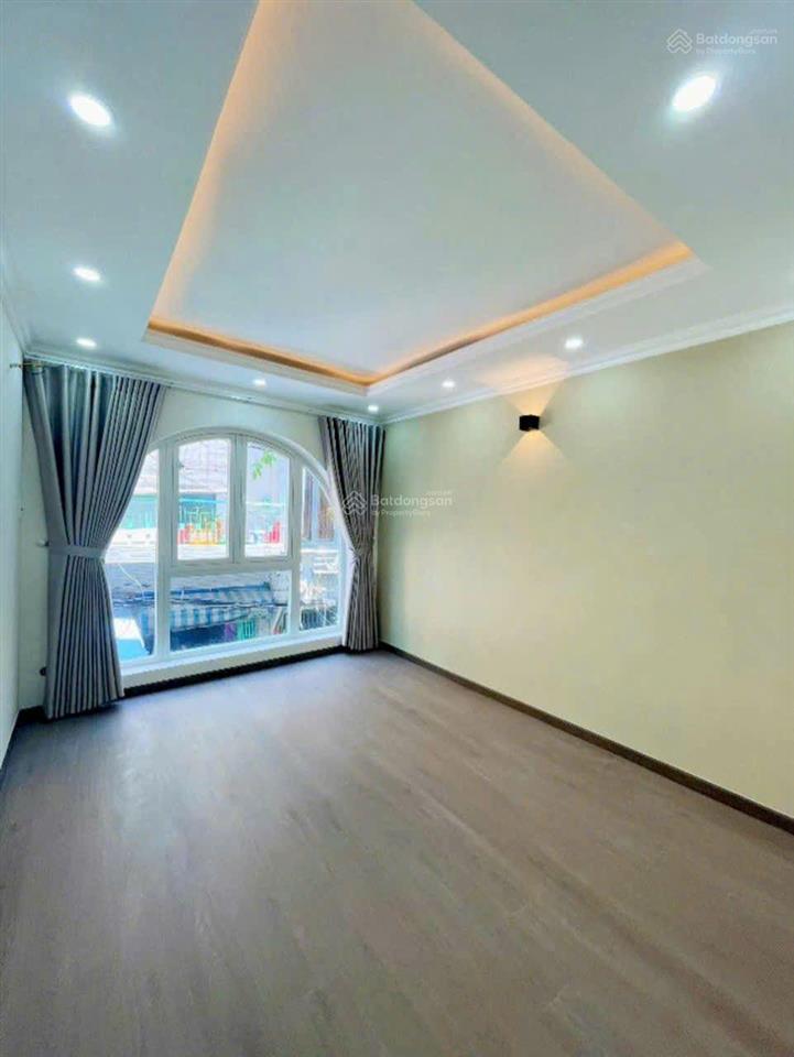 Bán nhà 5 tầng, sát mặt tiền, quận 4 chỉ 6,15 tỷ