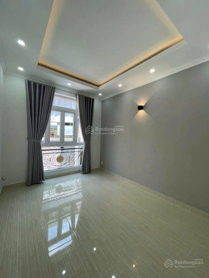 Bán nhà 5 tầng, sát mặt tiền, quận 4 chỉ 6,15 tỷ