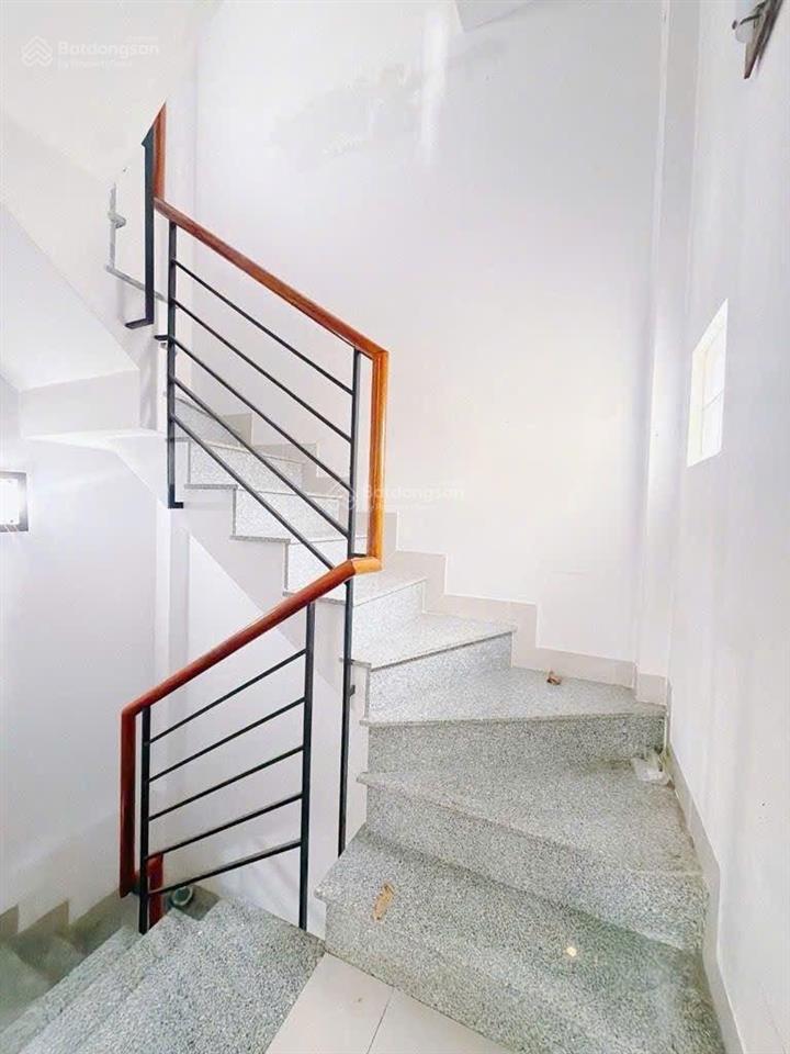 Nhà mới 4 tầng, quận 4 chỉ 3,5 tỷ