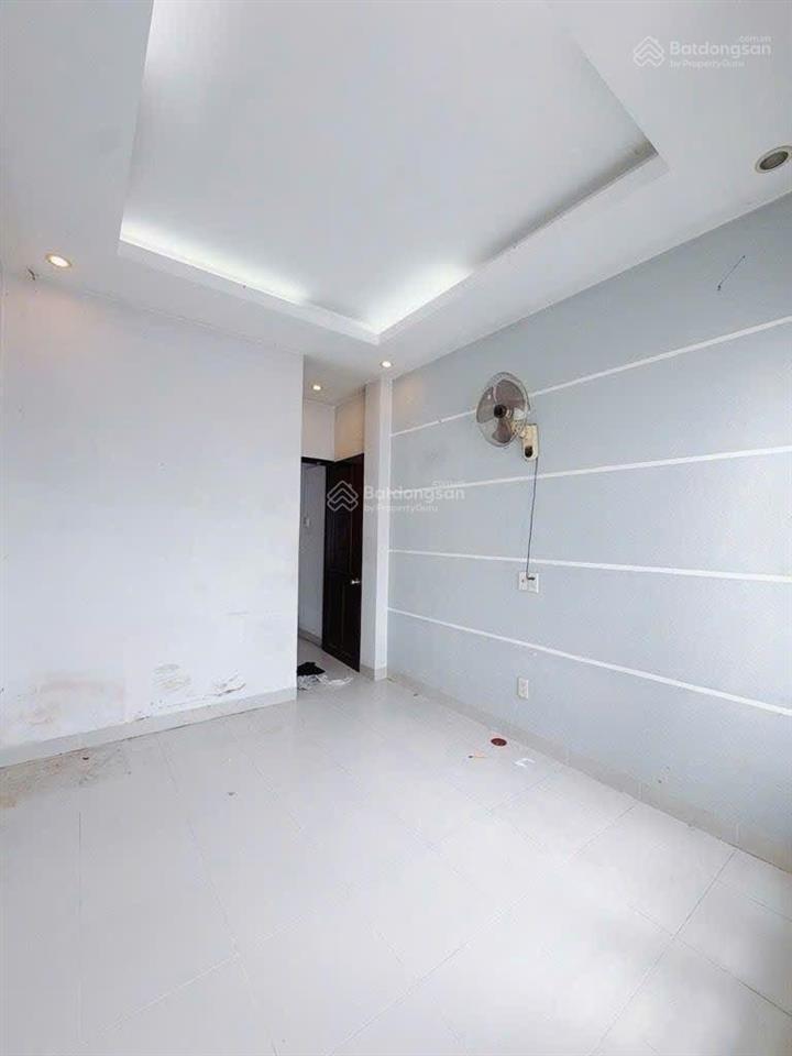 Nhà mới 4 tầng, quận 4 chỉ 3,5 tỷ