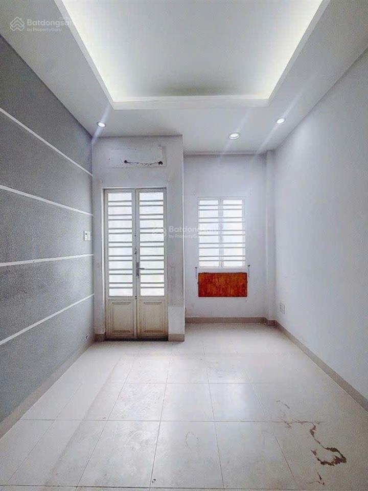 Nhà mới 4 tầng, quận 4 chỉ 3,5 tỷ