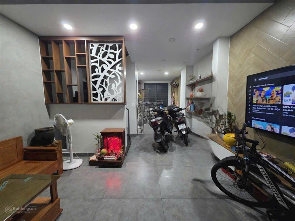 Bán nhà 4 tầng, sát lotte, quận 7 giá 6,9 tỷ