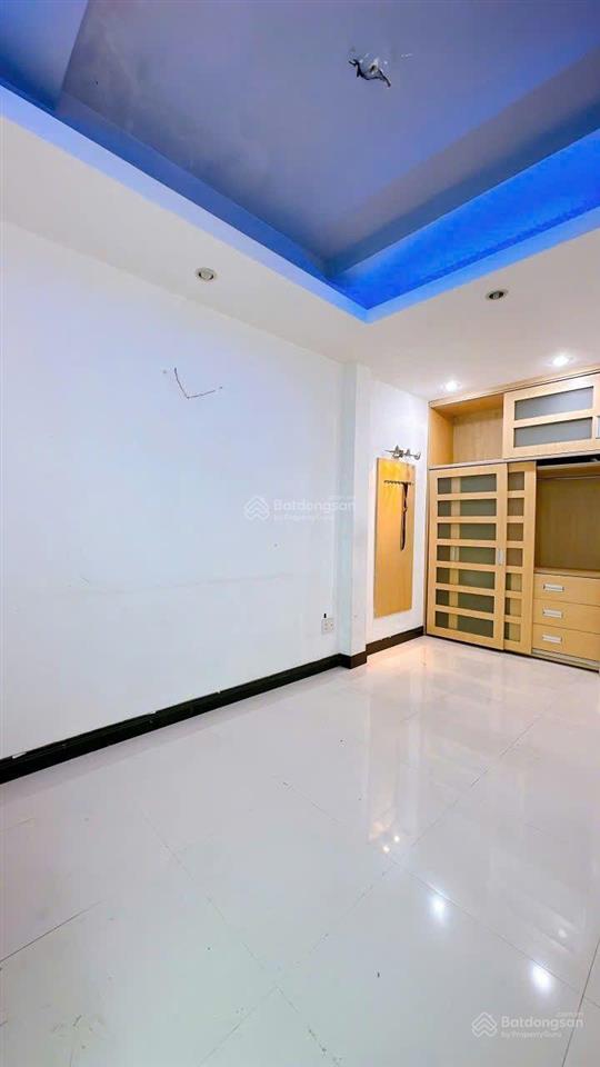 Mặt tiền đường số q. 4 xe hơi đỗ cửa giá 7,6 tỷ