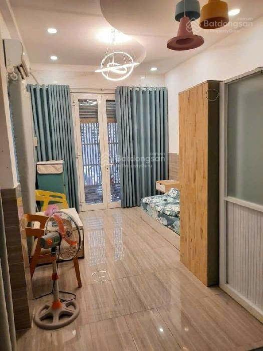 Bán gấp nhà 4 tầng, quận 4 chỉ 4,5 tỷ